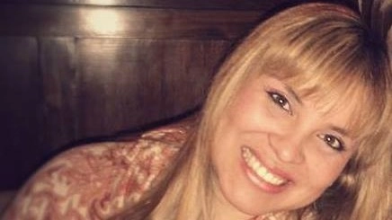 Atropellaron a una mujer mientras bajaba a su hija del auto