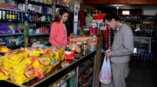 Ventas fraccionadas y segundas marcas, el impacto de la crisis en los almacenes de barrio