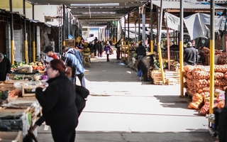 Mercado de Abasto: la papa a $300, el asado a $8.500 y la frutilla a $5.000