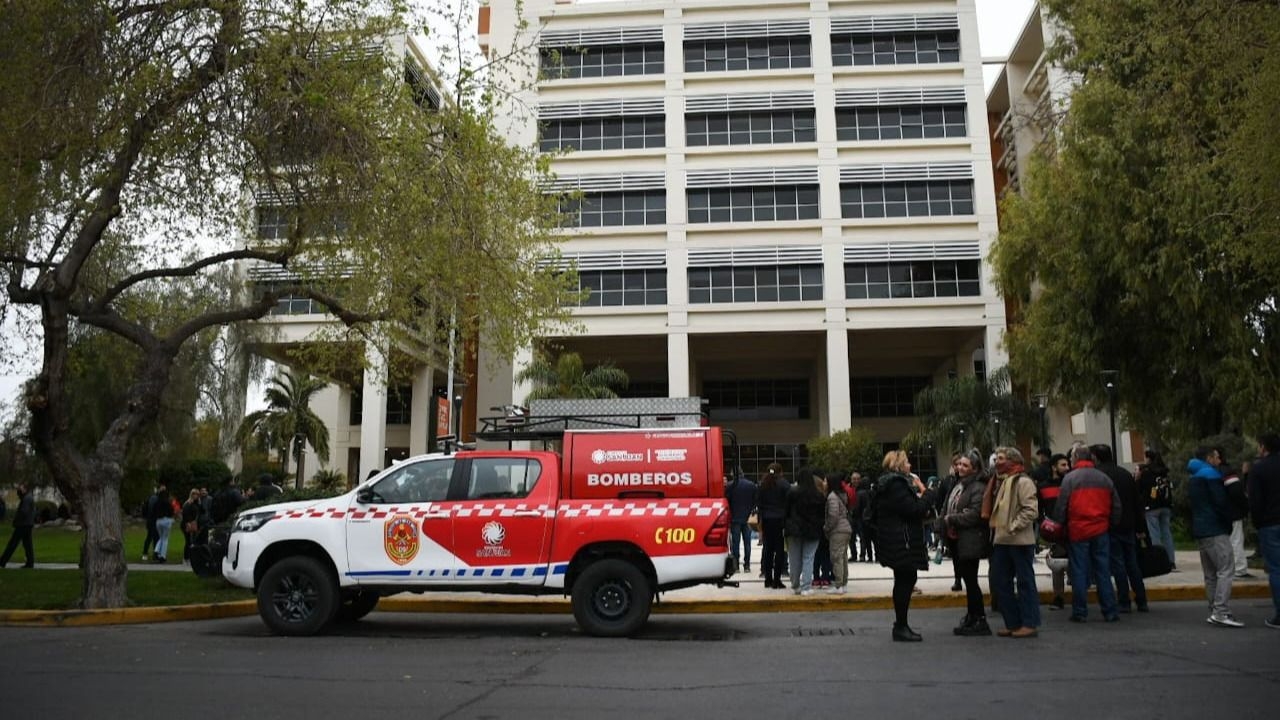 Amenaza de bomba en el Centro Cívico causó su evacuación
