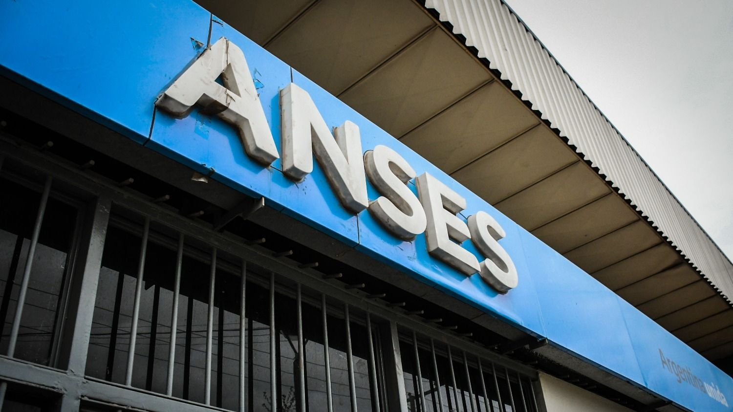 El Gobierno anunció un aumento para jubilaciones, pensiones y asignaciones