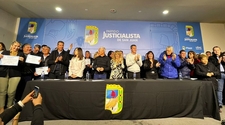 Para Hensel, “mucho dedo” hizo mal al PJ y pidió “una gran avenida”