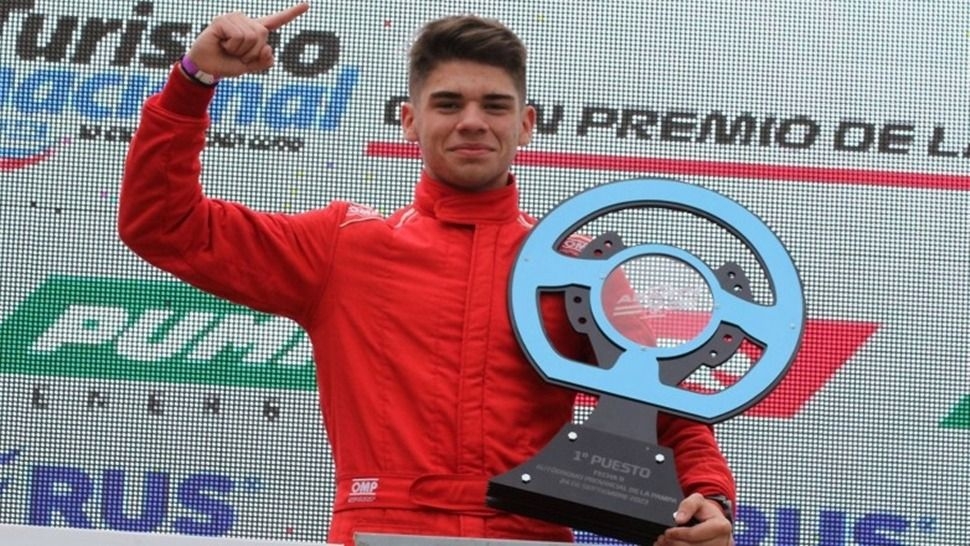 Joaquín Naranjo busca apoyo para competir en el TC2000 en San Juan