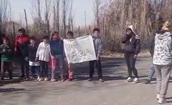 Sin agua y sin respuestas: familias de Cochagual se manifiestan con cortes intermitentes de ruta
