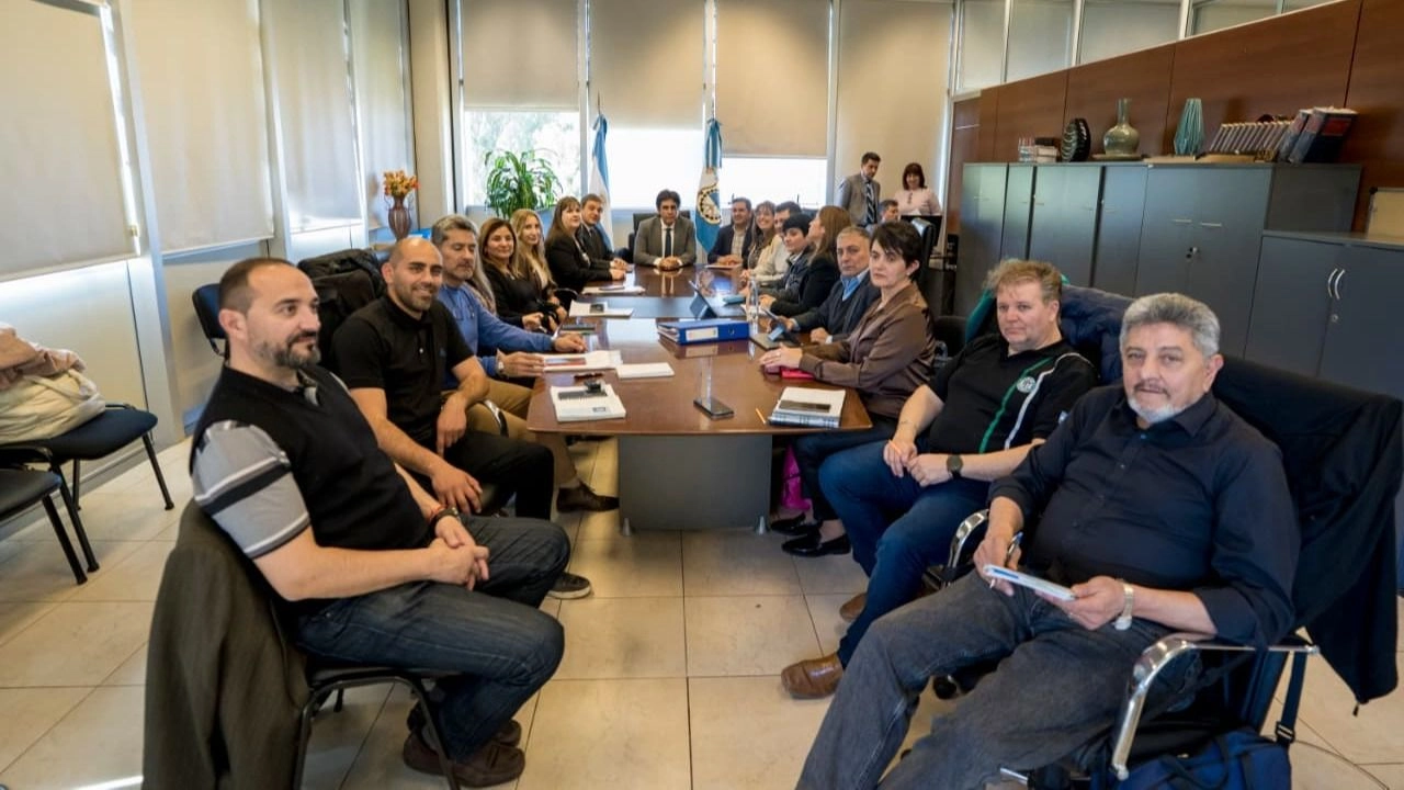Gobierno y gremios docentes retomaron la tercera reunión paritaria del 2025