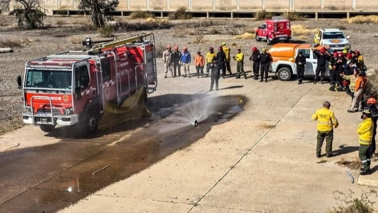 Bomberos de San Juan se perfeccionaron en técnicas contra incendios