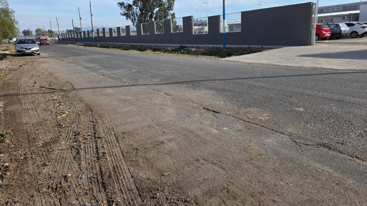 Pocito respondió y limpió las calles repletas de basura en la zona norte