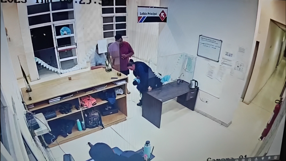 Un bebé de un mes se estaba ahogando y una policía le salvó la vida haciéndole RCP