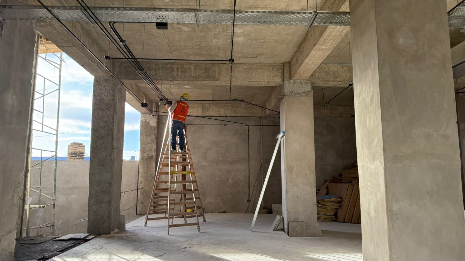 Un obrero está grave tras caer del cuarto piso del Edificio 9 de Julio