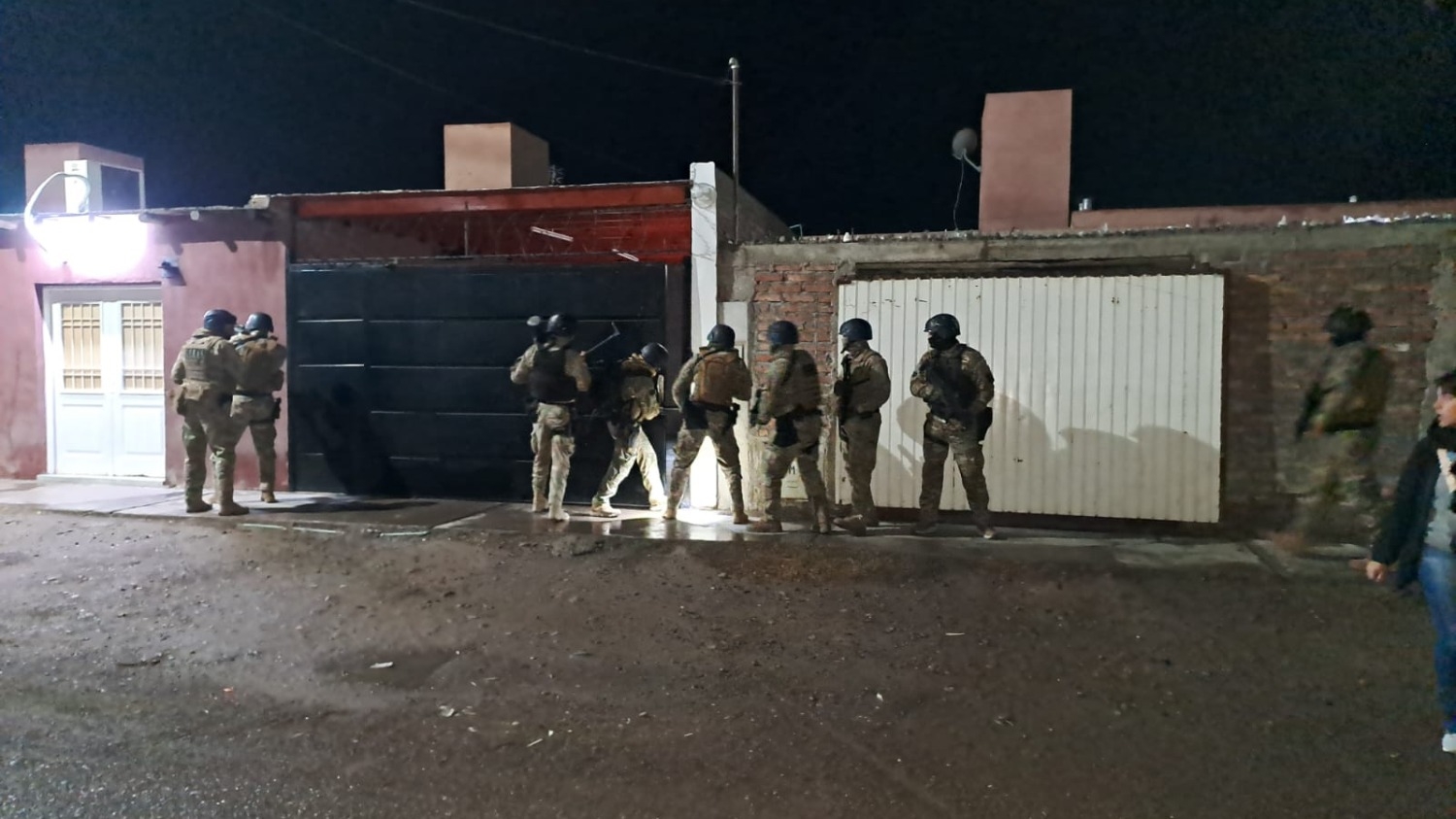 Desarticularon una banda que robaba ruedas de auxilio y las revendía