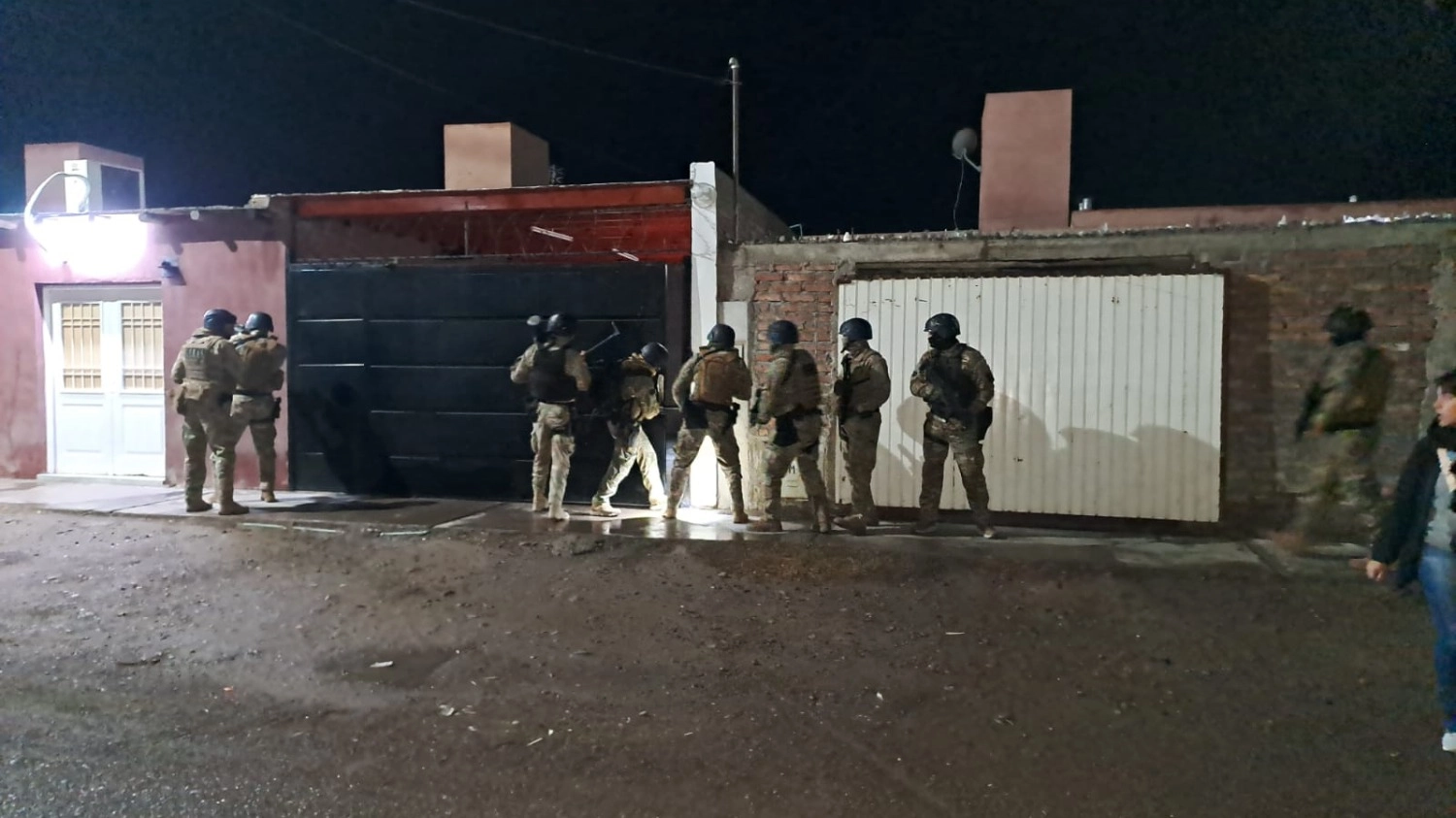 Desarticularon una banda que robaba ruedas de auxilio y las revendía