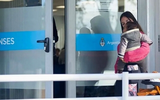 Libreta AUH: cómo presentarla digitalmente y cobrar el 20% acumulado de Anses