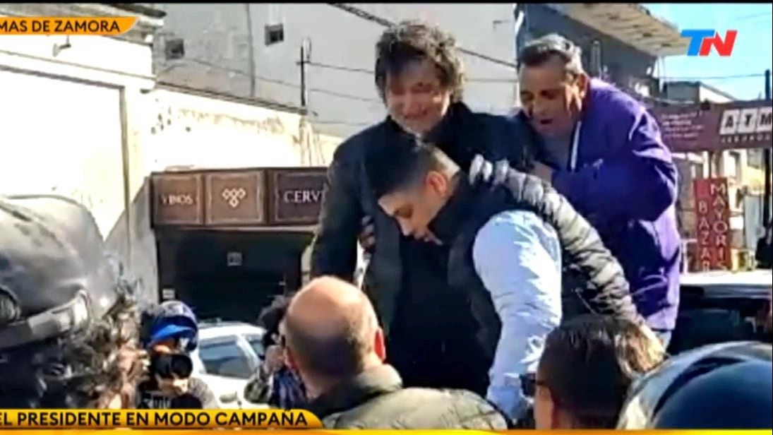 Incidentes y tensión en caravana de Javier Milei en Lomas de Zamora