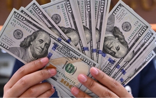 Funcionó el plan del Banco Central: el dólar bajo tras las limitaciones a los bancos