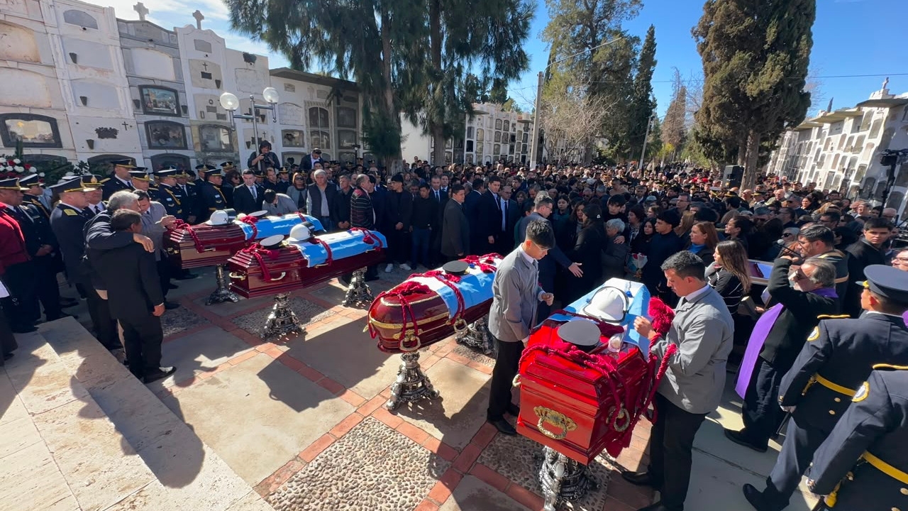 Llegaron los héroes sanjuaninos al Cementerio de Capital