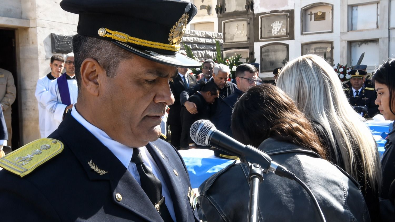 "Mis amigos de la vida": un compañero quebró en llanto al despedirlos 