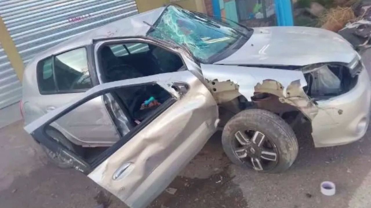 Una mujer volcó tras chocar contra un pilar y terminó hospitalizada en Pocito