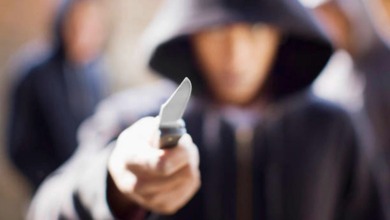 Dos ladrones golpearon y asaltaron con un cuchillo a una niña de 12 años 