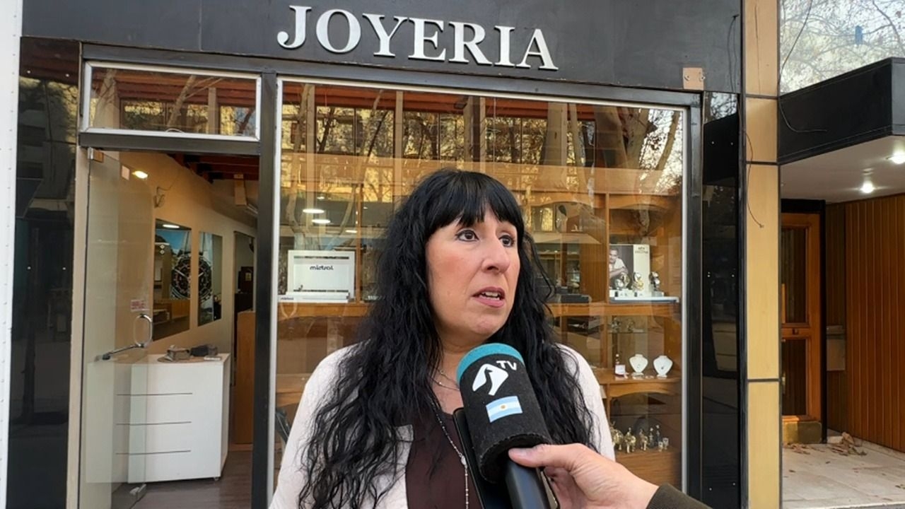 "Tuvieron todo el tiempo del mundo": la bronca de la dueña de la joyería robada