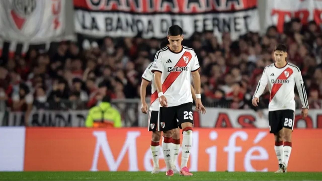El Monumental explotó: silbidos, insultos y cánticos contra River