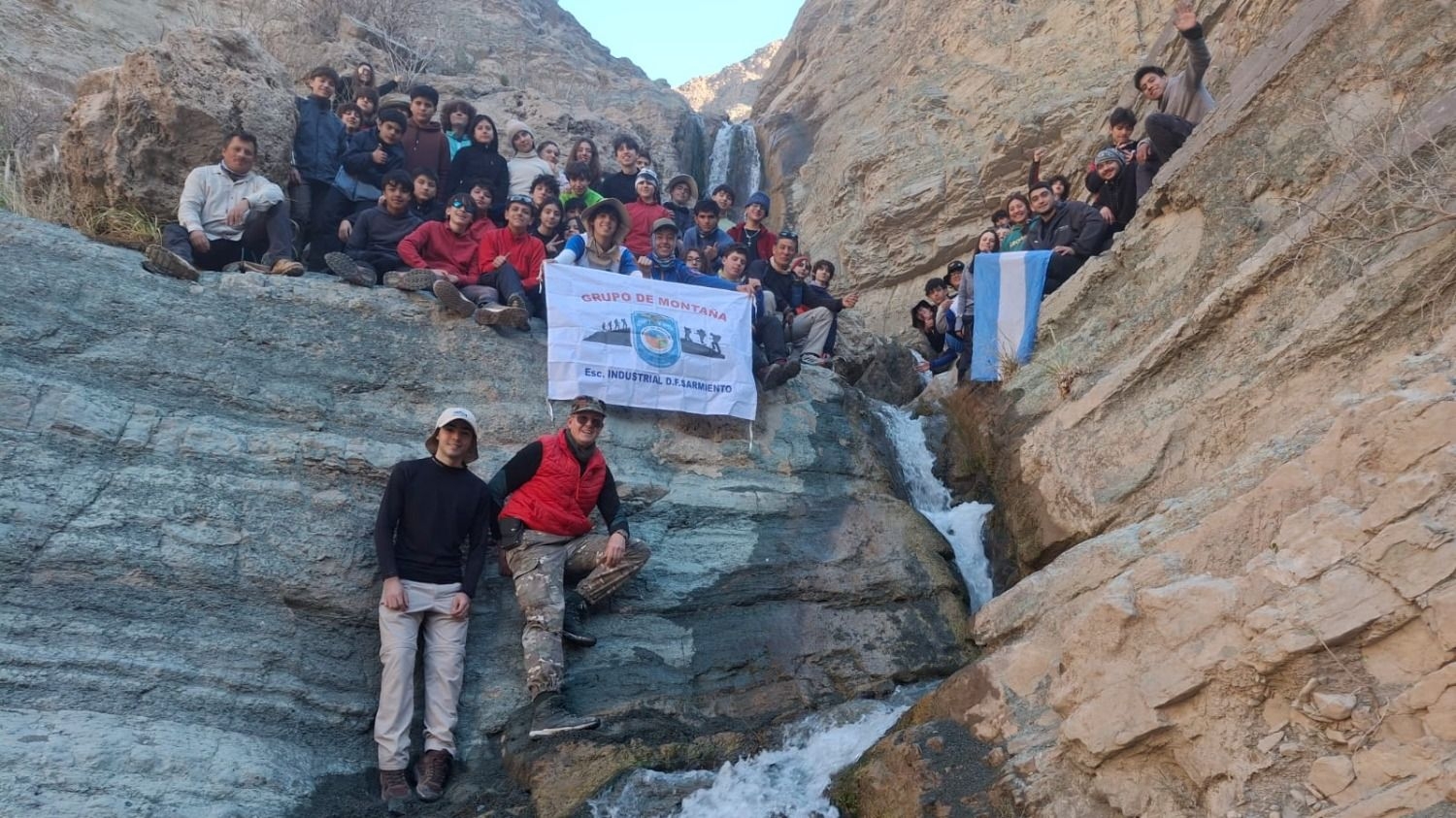 Alumnos de la Industrial unieron montaña y compromiso en Sarmiento