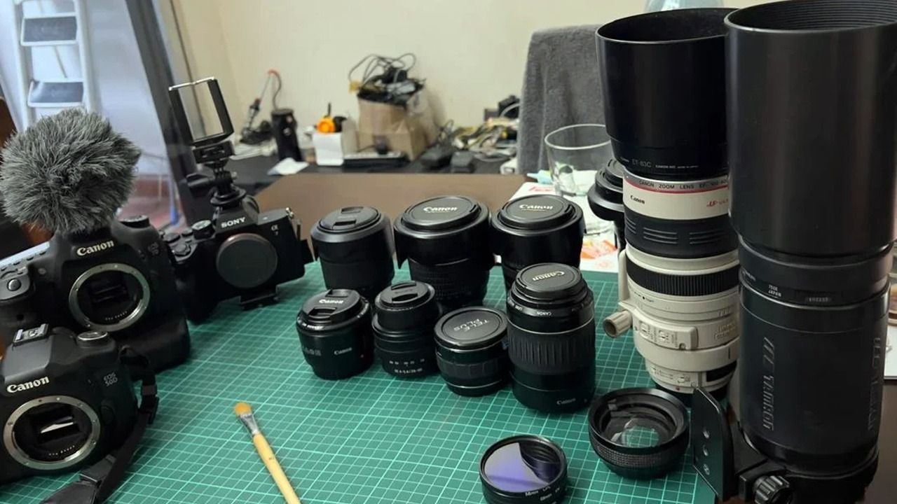 Treparon por el frente de una casa y robaron casi diez millones en equipos de fotos