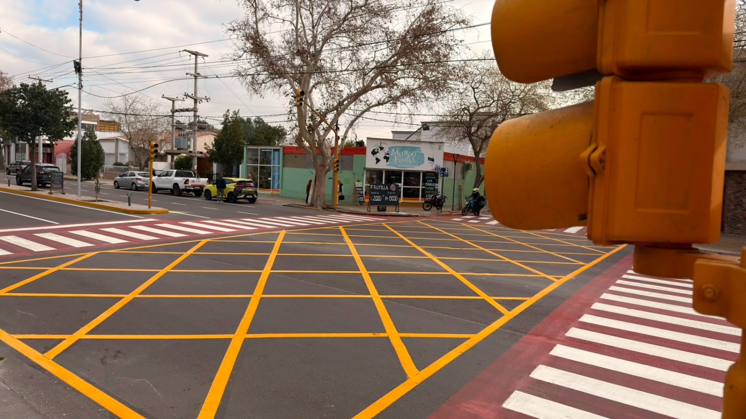 Qué significan las nuevas marcas rojas y amarillas en avenida Libertador