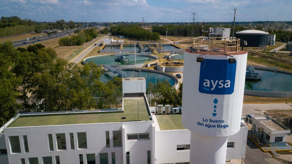 El conflicto con Brasil suma incertidumbre a la venta de AySA