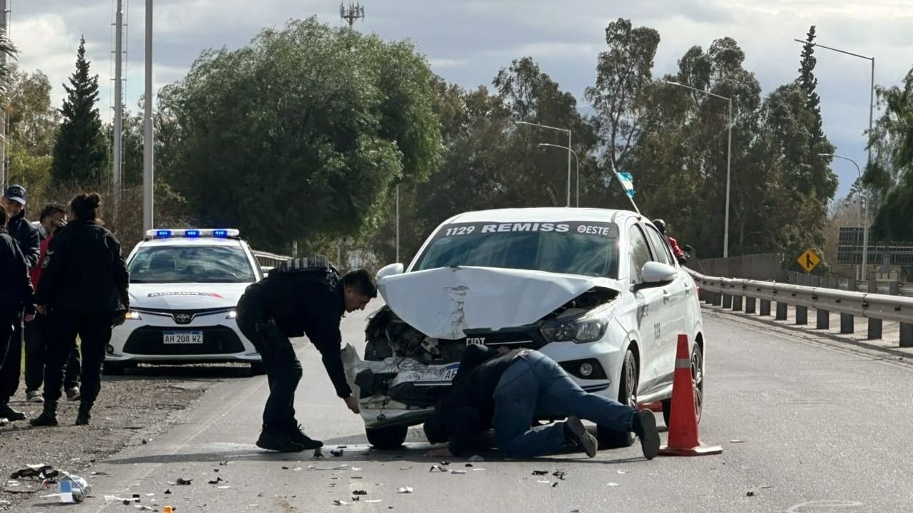 Fuerte choque en cadena en Circunvalación dejó a tres vehículos dañados