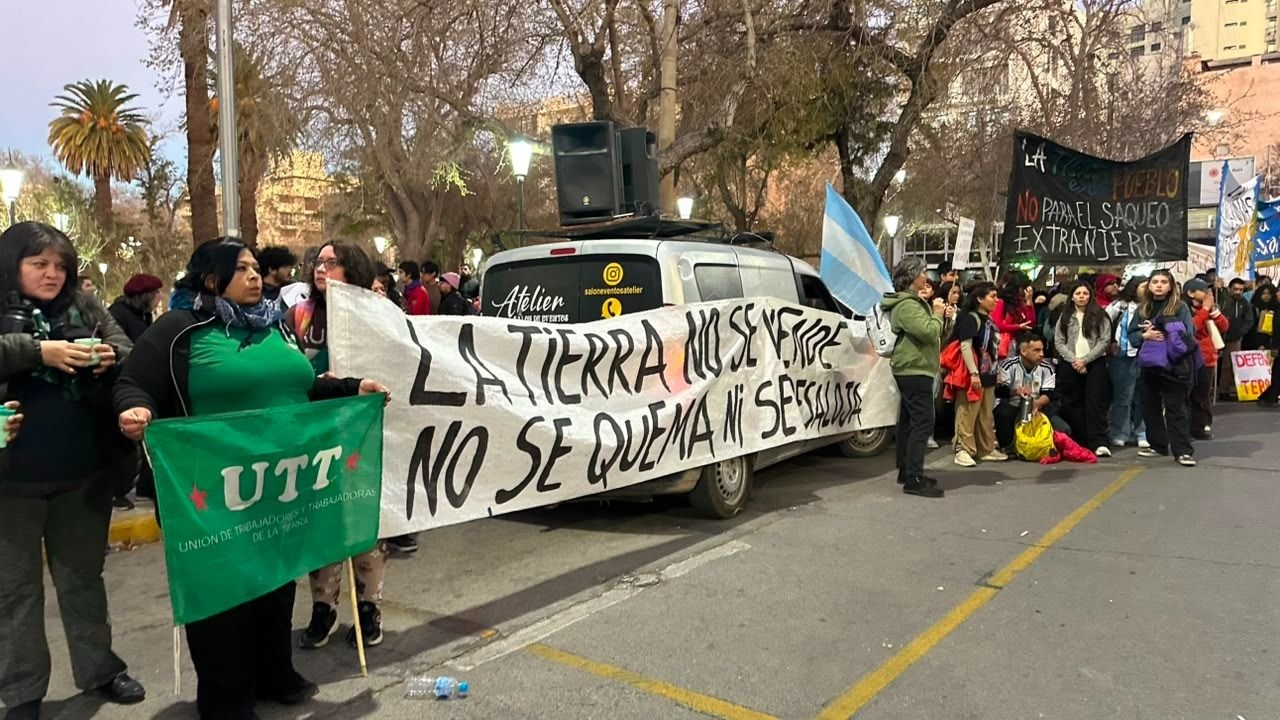 Marcha en San Juan contra la ley de tierras y el ajuste