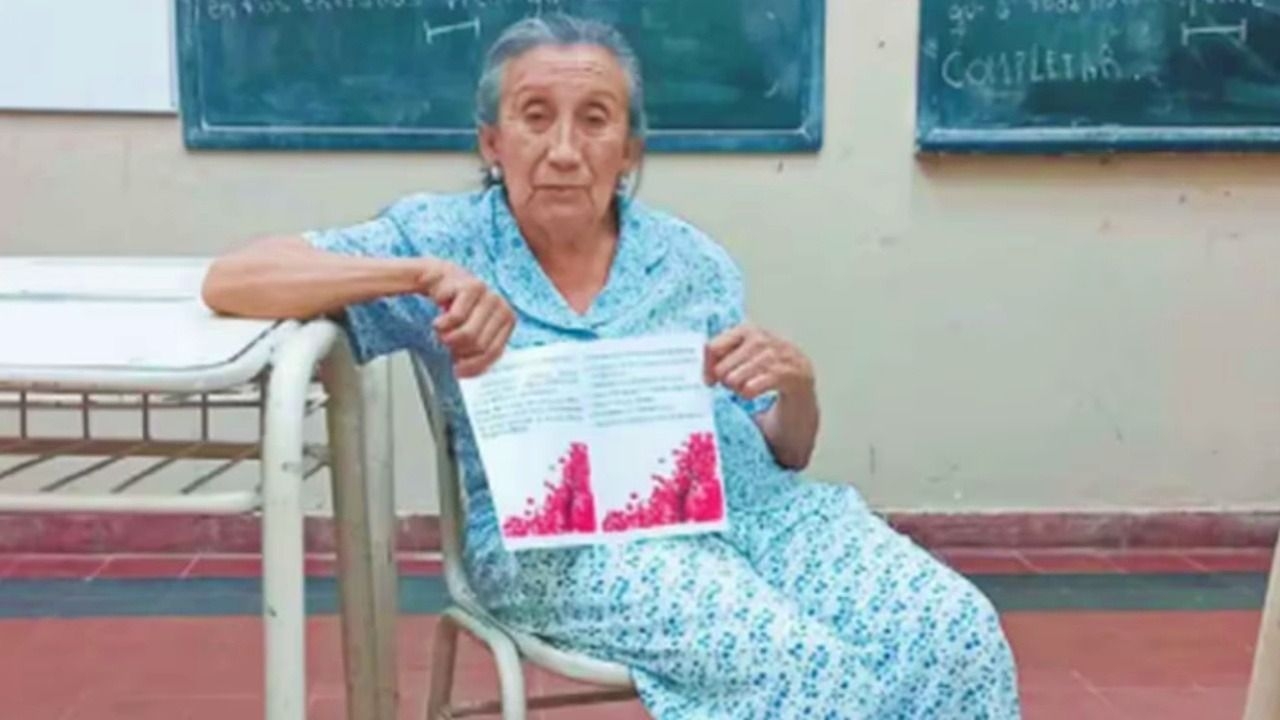 Tardó 25 años en recibirse y a los 82 años cumplió su sueño 