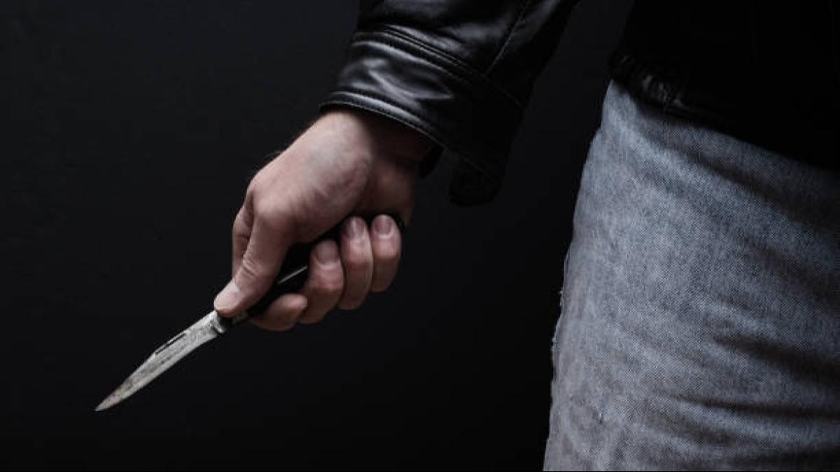 Creyó que su pareja le era infiel, la amenazó con un cuchillo, pero no irá preso
