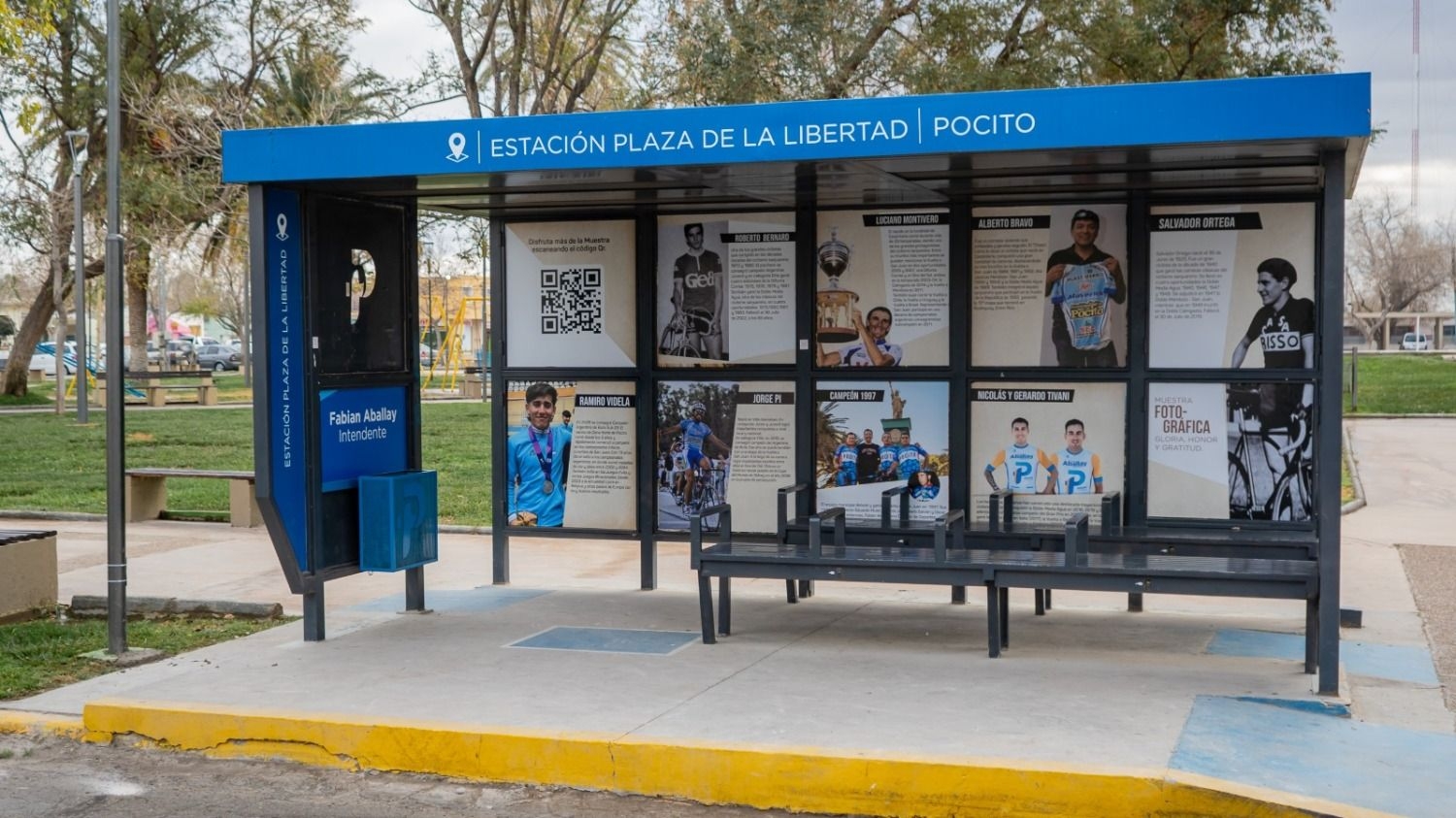 Pocito homenajea a sus deportistas con imágenes en paradores de colectivos