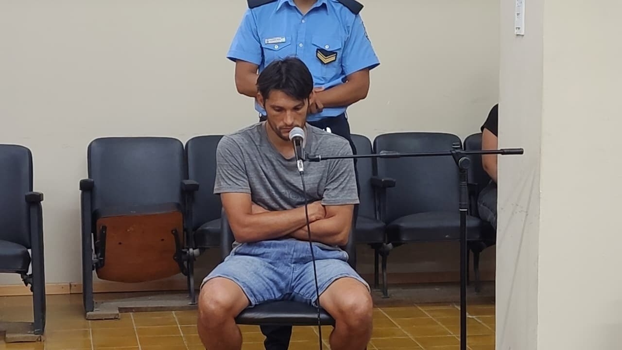 El futbolista de Trinidad que golpeó a uno de López Peláez pagará $300.000