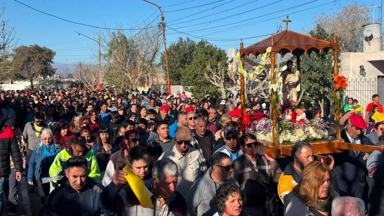 Una multitud acompañó a San Cayetano en una emotiva procesión