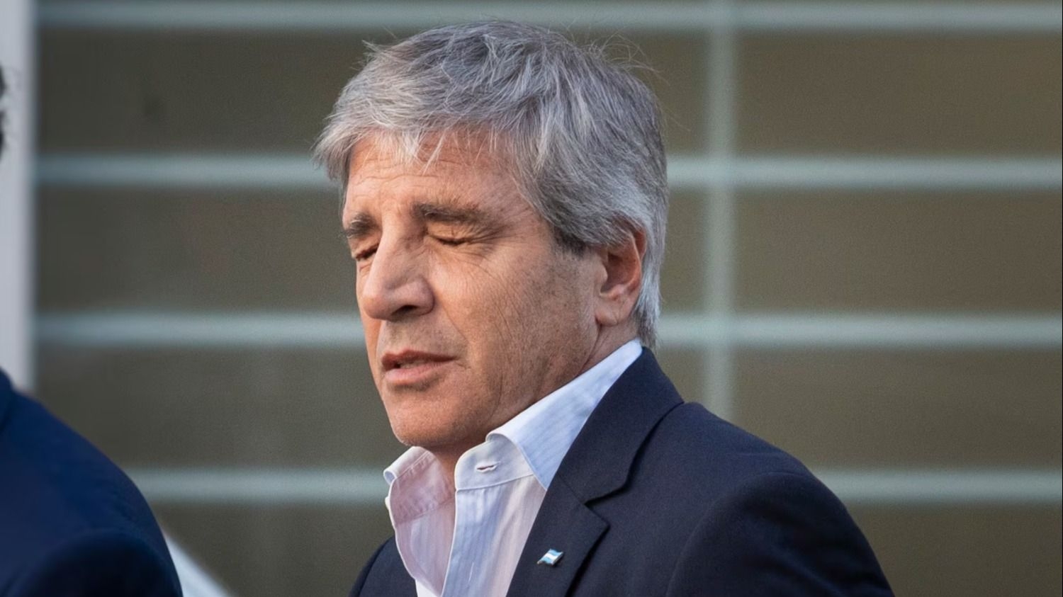 Caputo emitió $8,1 billones en bonos vinculados al dólar 
