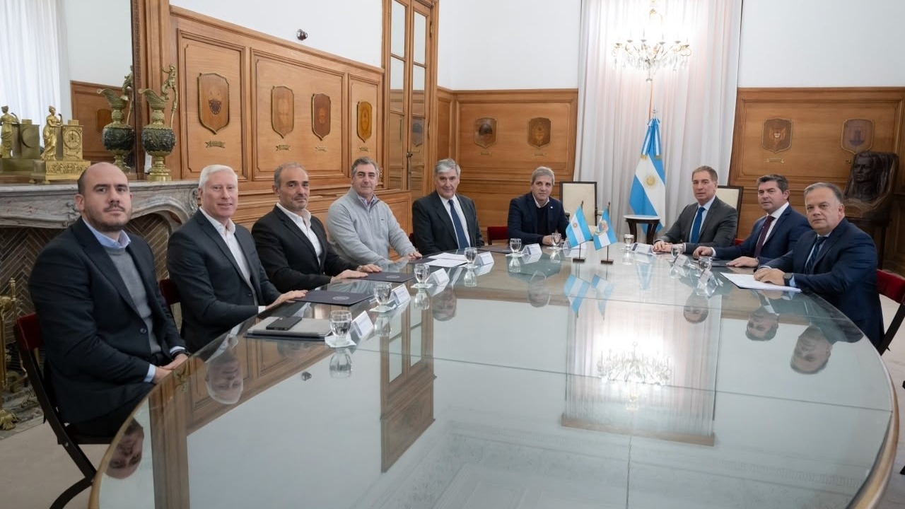Orrego firmó un convenio con Nación para gestionar rutas nacionales