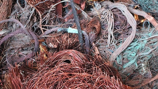 Clausuraron cinco chatarrerías y secuestraron 32 toneladas de cobre