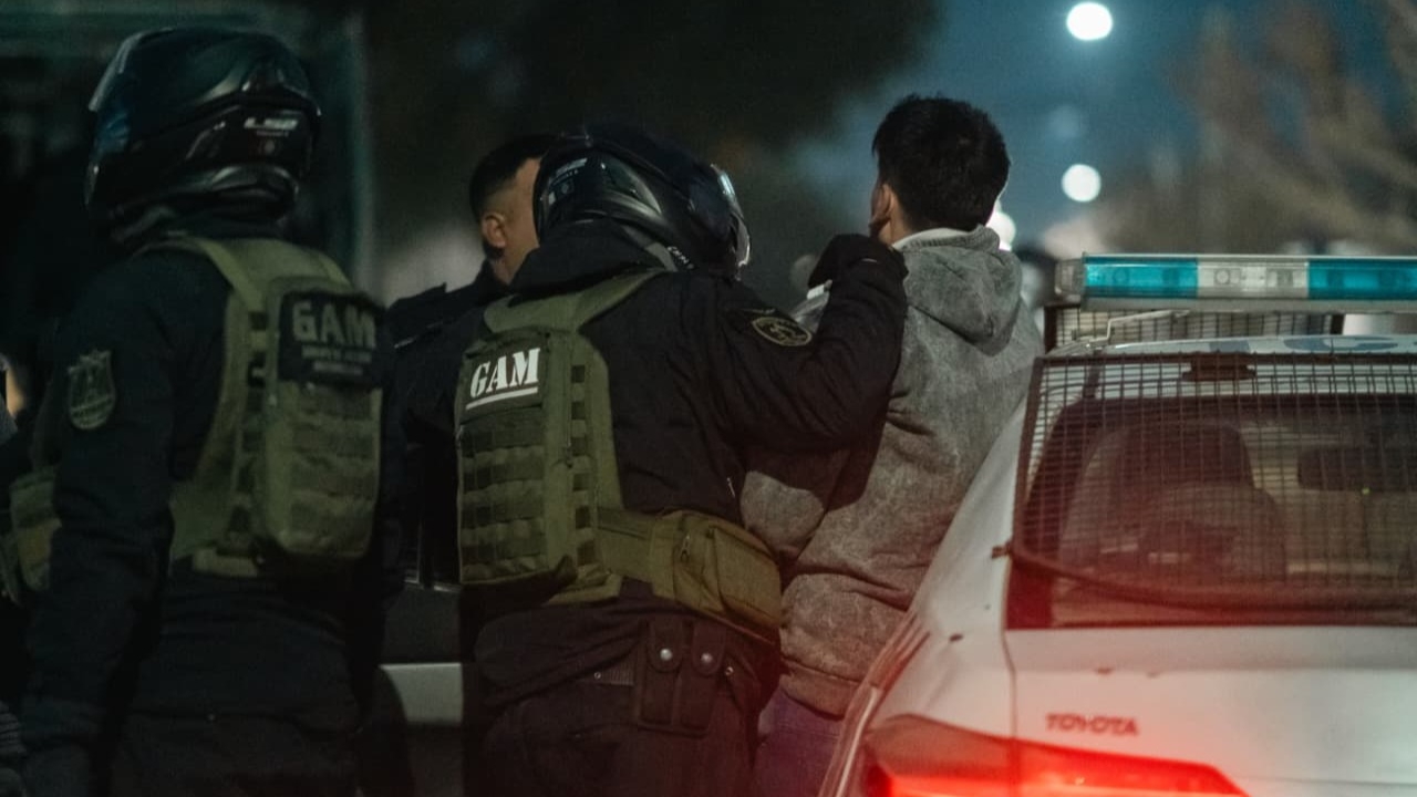 En un megoperativo en el Gran San Juan, aprehendieron a 69 personas