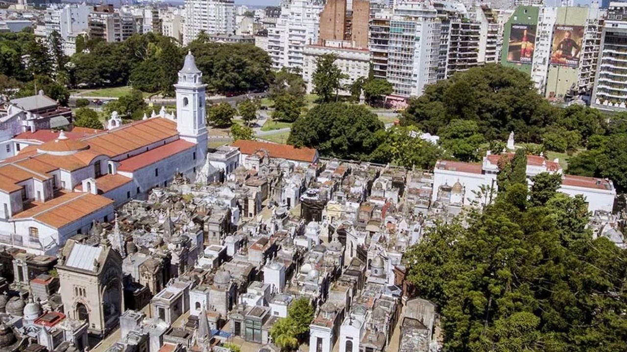 Una bóveda del Cementerio de la Recoleta será convertida en un café