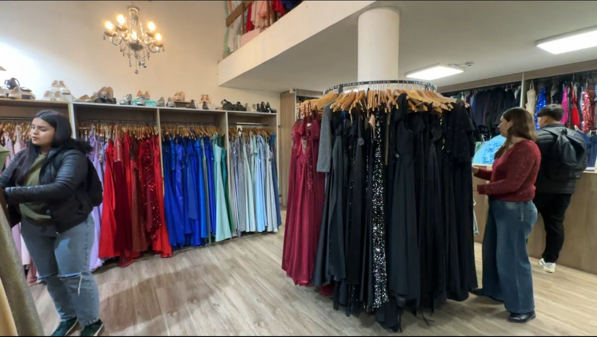 Con el fin de año cerca, cuánto cuesta alquilar vestidos y trajes en San Juan