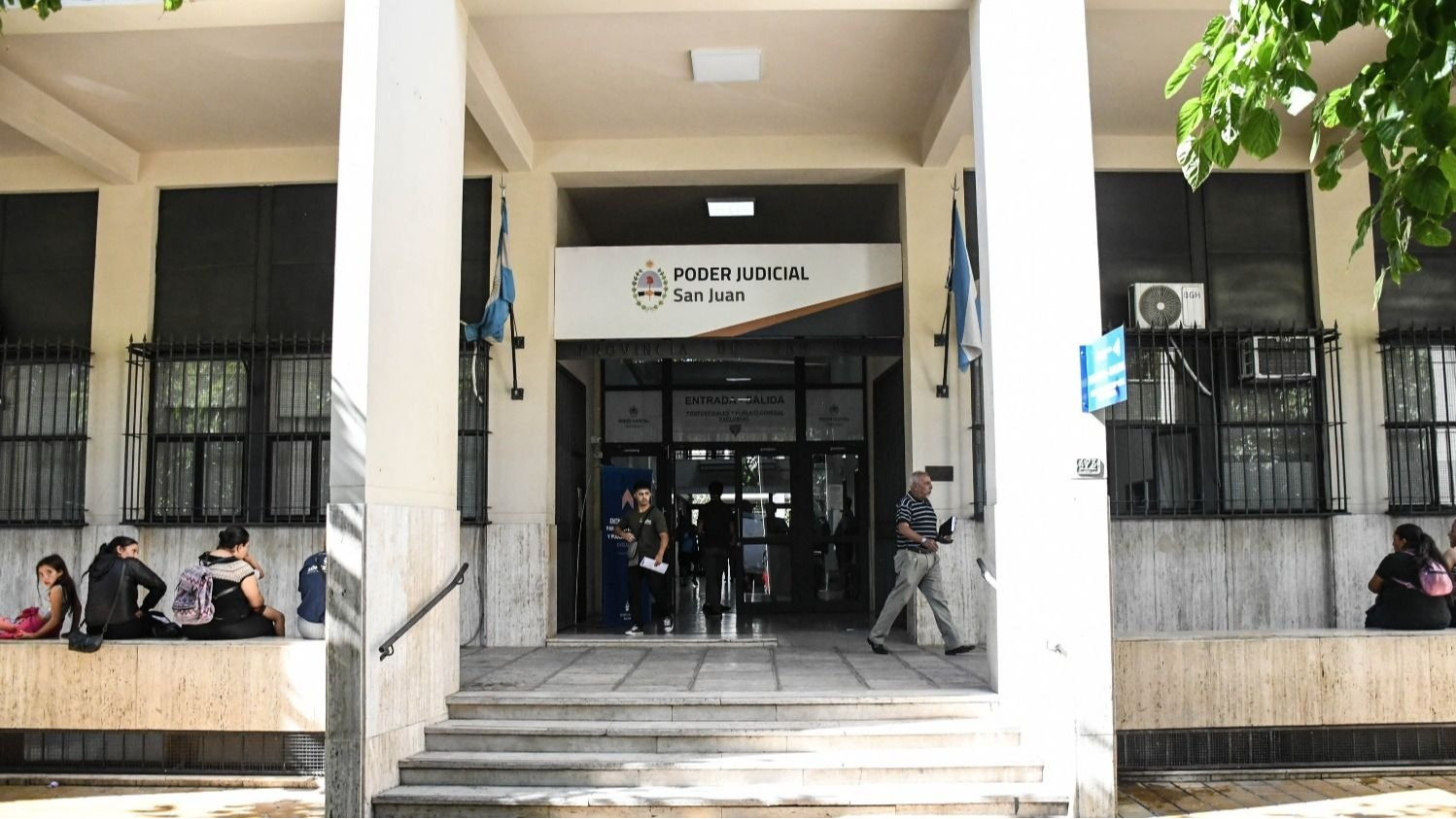 Condenaron a un hombre por abusar de una menor y a la madre por colaborar