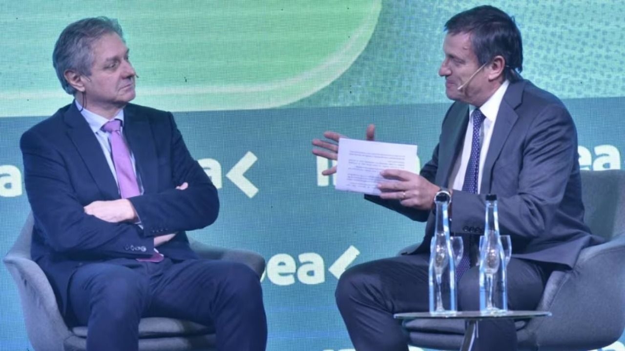 Daza anticipó que el BCRA comprará otros US$10.000 millones antes de 2027
