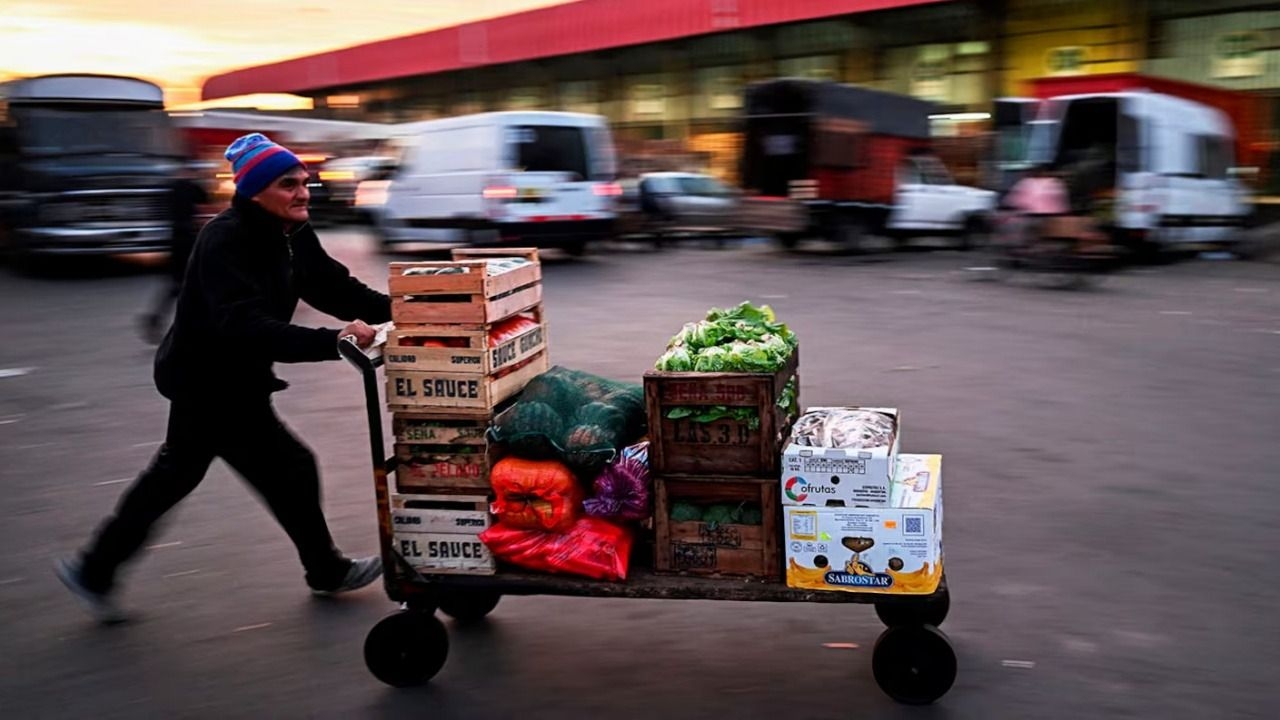 El consumo cayó 1,2% en julio y sumó ocho meses de retroceso