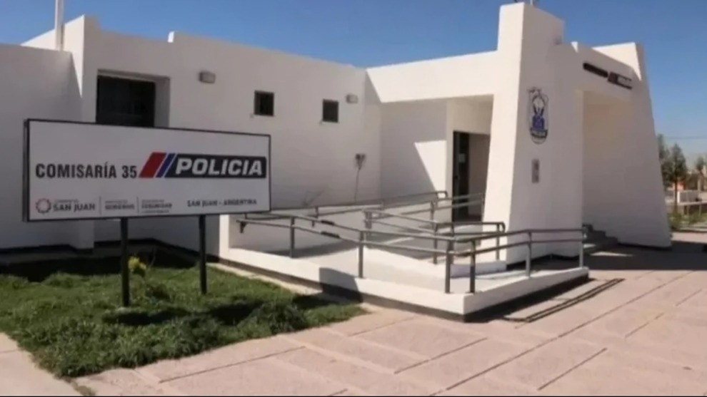 Investigan un incendio de un auto en la Comisaría 35 del Valle Grande