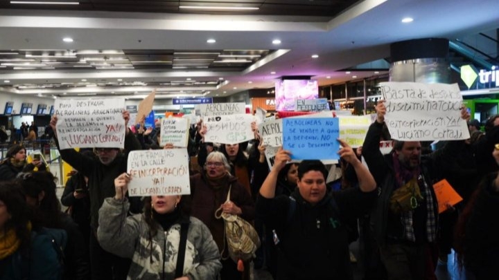 Despidieron a un trabajador y una protesta generó demoras en Aeroparque