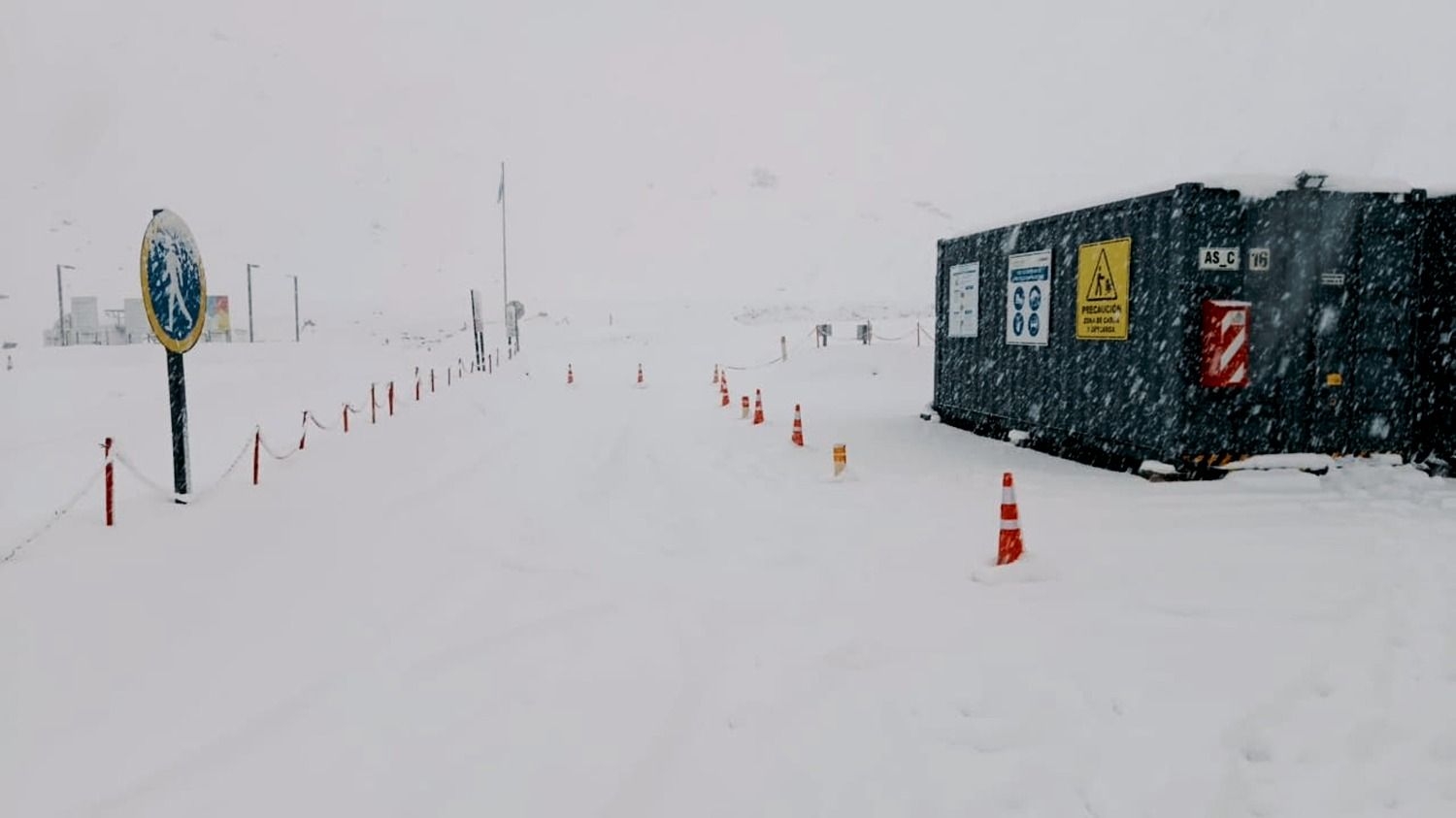 El temporal de nieve en Calingasta obligó a evacuar el campamento de Glencore Pachón