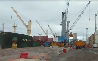 Pullaro viajó a Chile para que Rosario sea el puerto de salida de la minería argentina