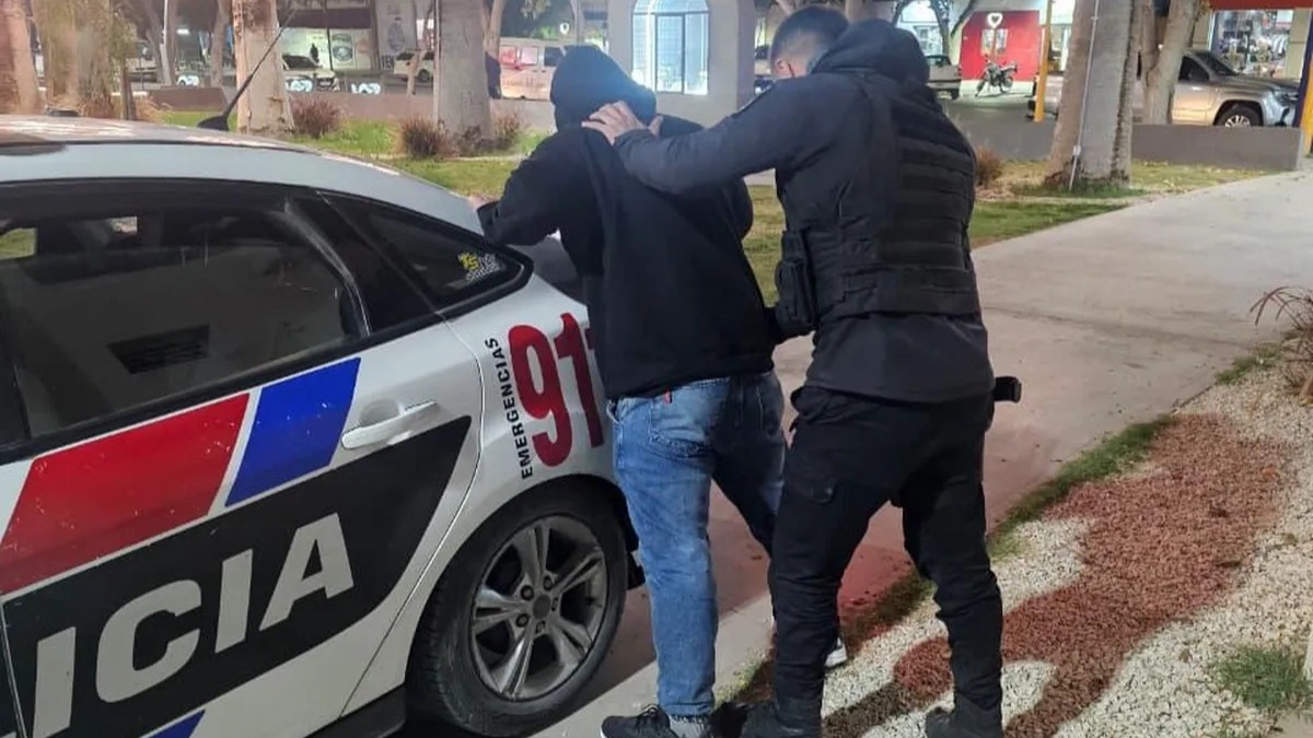 Es Uber lo amenazaron con un arma y le robaron la moto: cayó un menor