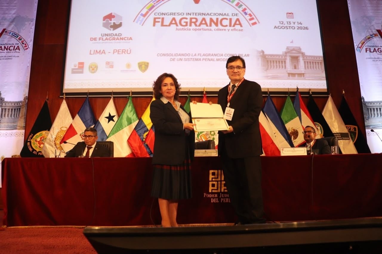 Olivares Yapur expuso sobre Flagrancia en Congreso de Perú 